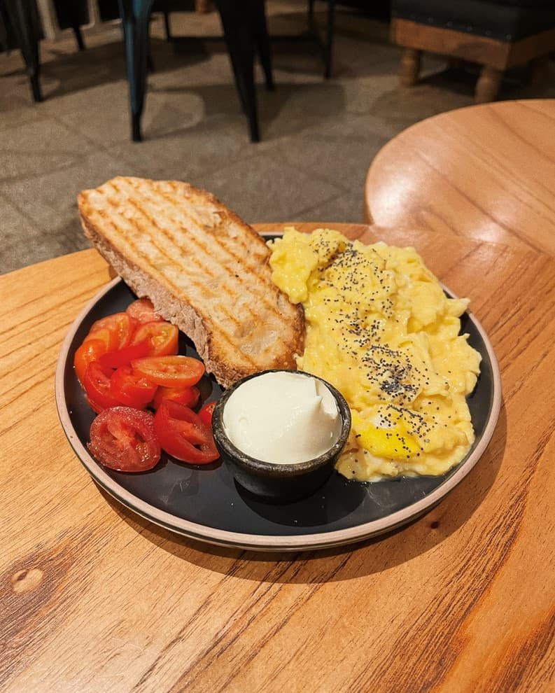 9516C3BC-F774-4B2A-B21F-39D500C7615F 1 105 c